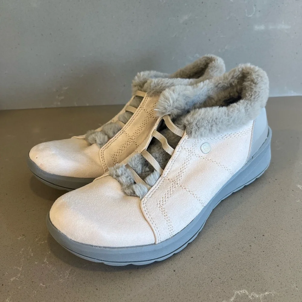 BZees Women's Golden Ankle Boot Shoes Almond Microfiber Size 9.5 - Picture 4 of 12